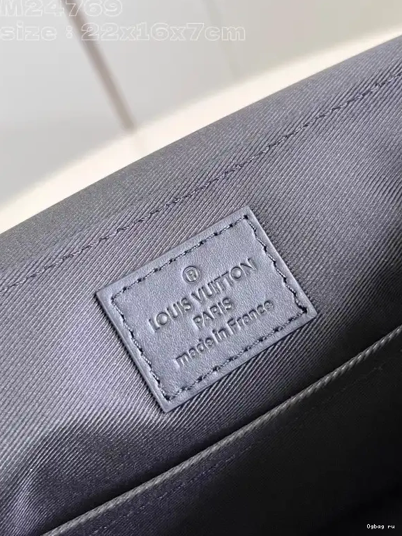 LOUIS VUITTON Messenger Takeoff PM-22*16.5*7CM 0428